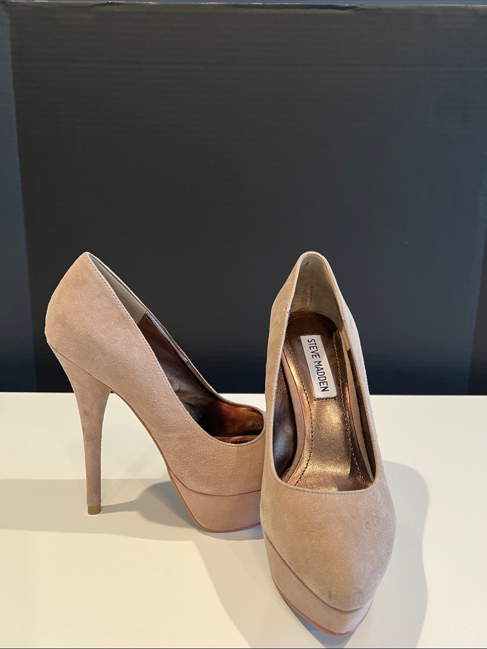 Steve Madden Beige Suede Platform Pumps